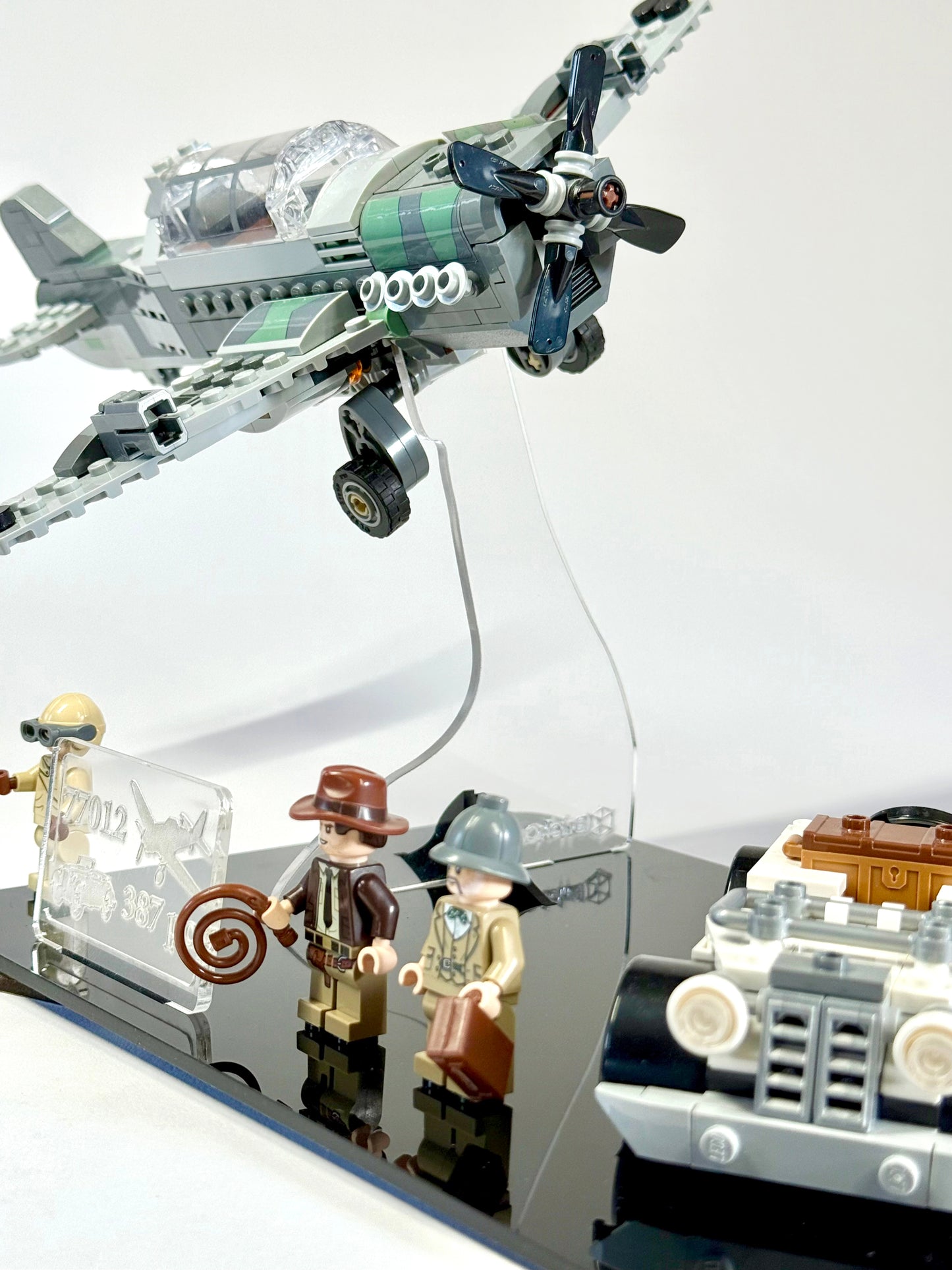 Soporte  LEGO® Indiana Jones™ 77012 – Persecución del Caza